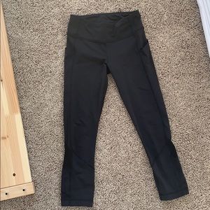 Size r lulu lemon cropped black leggings